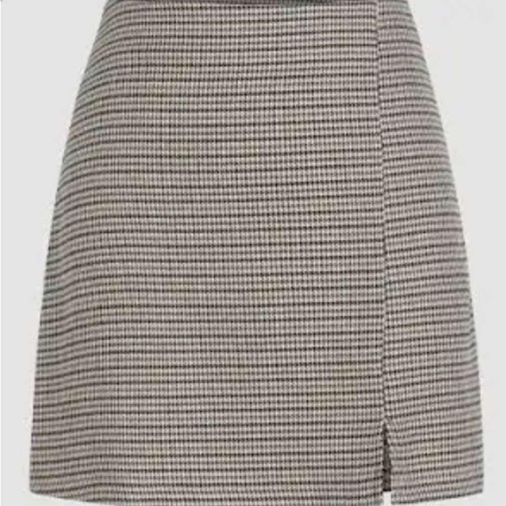 NWT Houndstooth High Waist Split Mini Skirt	US$16.00
Color: Brown Size: M Cider
